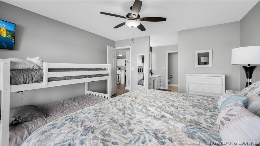Discover the perfect blend of comfort, convenience &amp; lake - photo 10