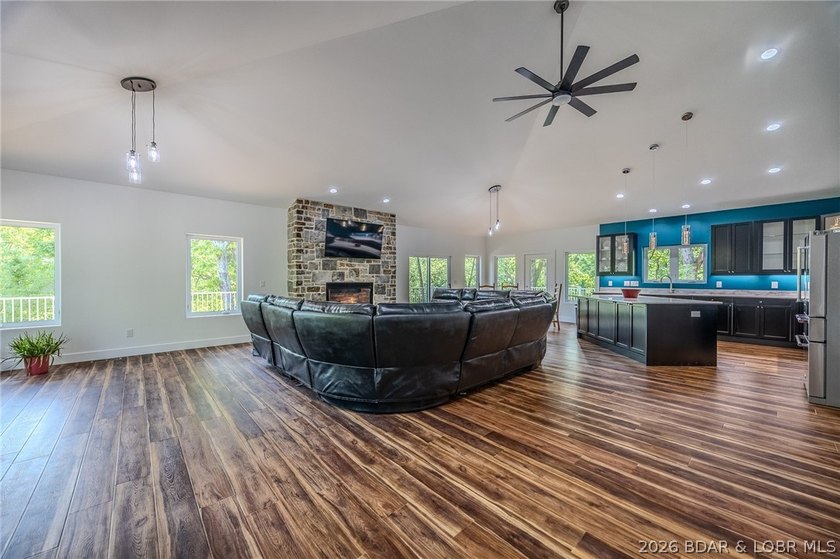 Executive rental home located within gated resort development - photo 2