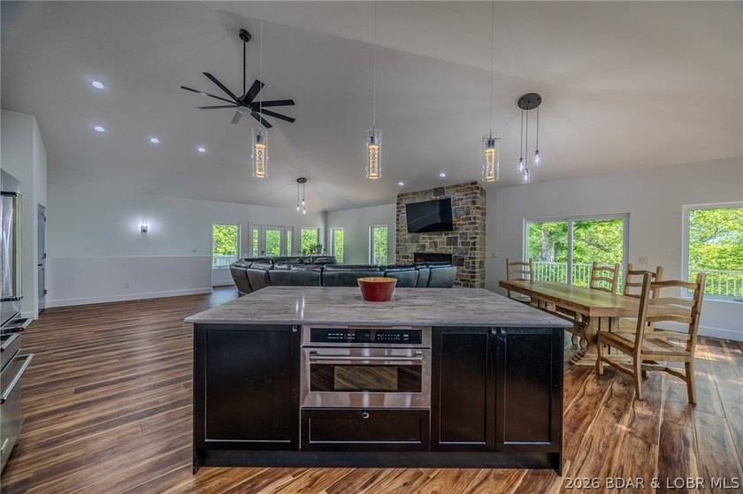 Executive rental home located within gated resort development - photo 9