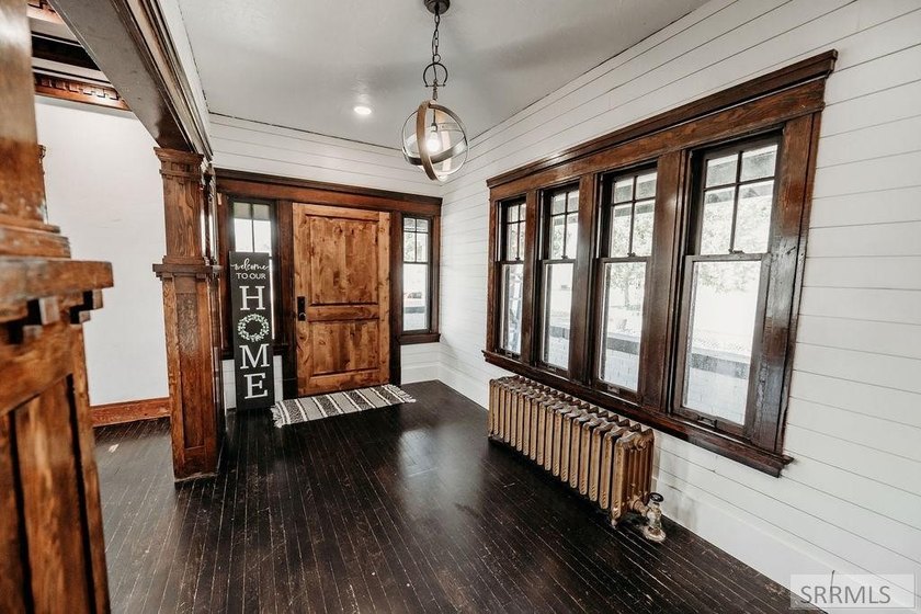 Step into timeless charm with this beautifully preserved 1910 - photo 8
