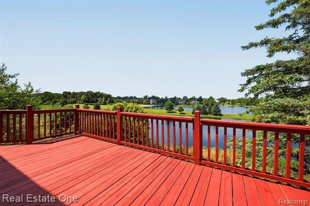 Welcome to this beautiful lakefront home in the highly - photo 18