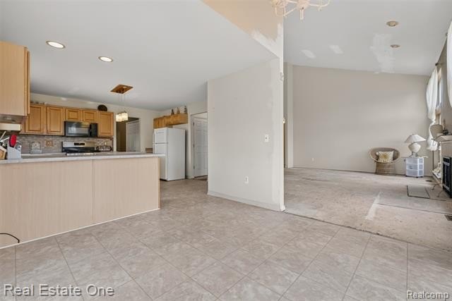 Welcome to this beautiful lakefront home in the highly - photo 21