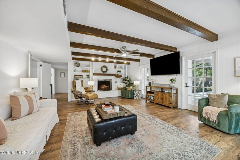 Recent Price Improvement! Classy and Convenient, Welcome Home to - photo 22