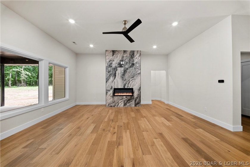 Welcome to this stunning brand-new modern construction home - photo 7