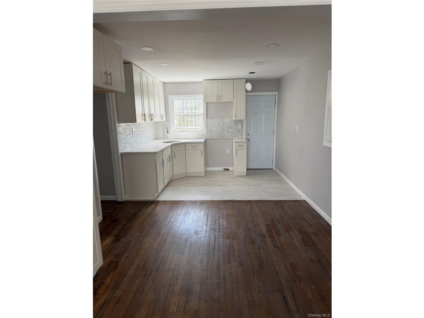 Fully renovated house includes new kitchen, bathrooms and all - photo 5