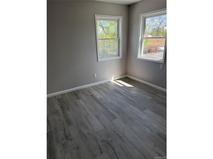 Fully renovated house includes new kitchen, bathrooms and all - photo 8
