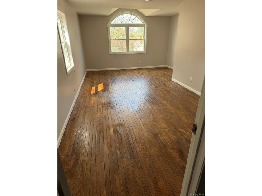 Fully renovated house includes new kitchen, bathrooms and all - photo 10