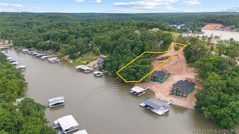 Discover the perfect setting for your custom luxury lakefront - photo 2
