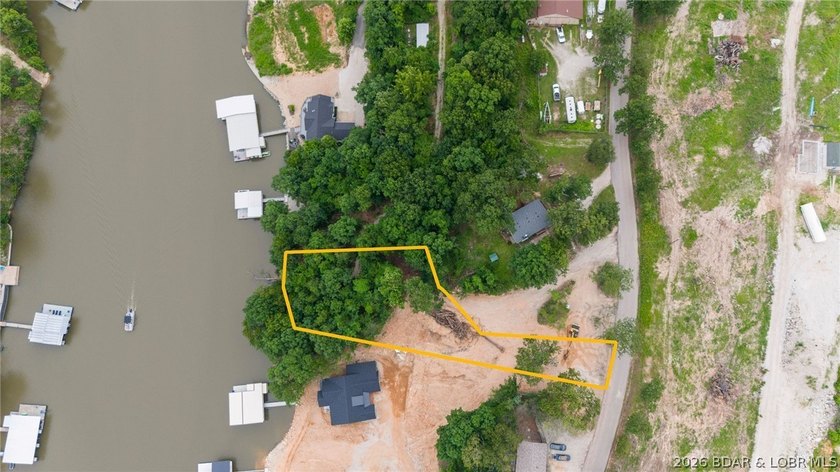 Discover the perfect setting for your custom luxury lakefront - photo 3