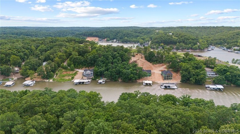 Discover the perfect setting for your custom luxury lakefront - photo 7