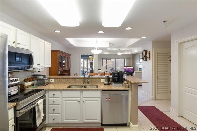 WHEEL CHAIR ACCESSIBLE/No Steps into home, Elevators to pool and - photo 8