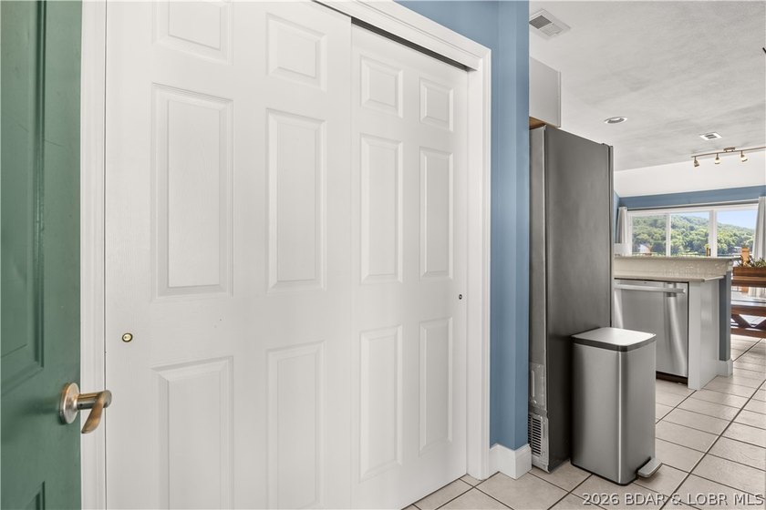 Welcome to Lake Living at Cedar Glen Condos, where adventure &amp; - photo 4