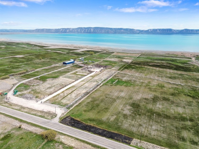 Rare opportunity to own 3.92 acres of prime lakefront property - photo 11