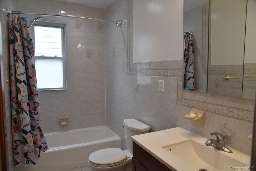 Baychester Area off 233 rd St One Family Frame Semidetached 3 - photo 17