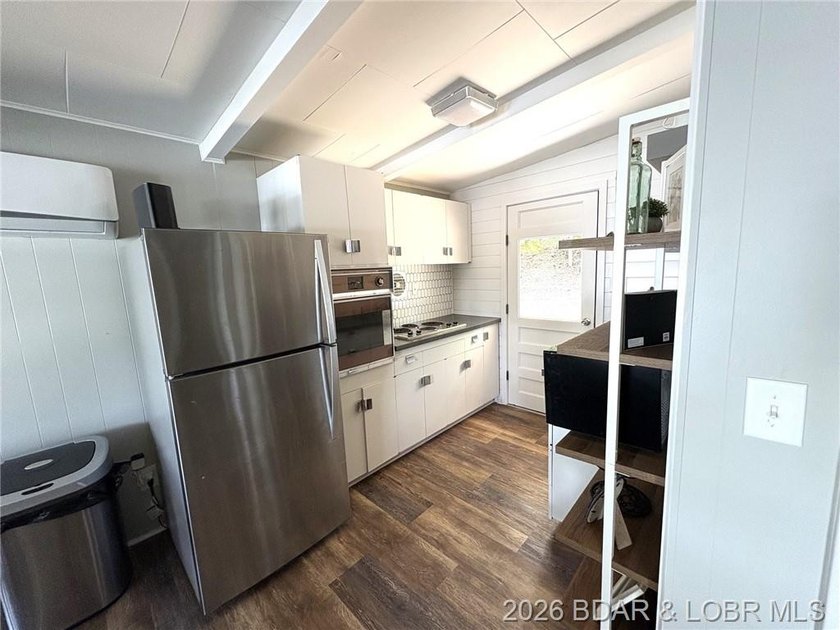 Sitting on a gentle lot in a beautiful cove location, this gem - photo 10