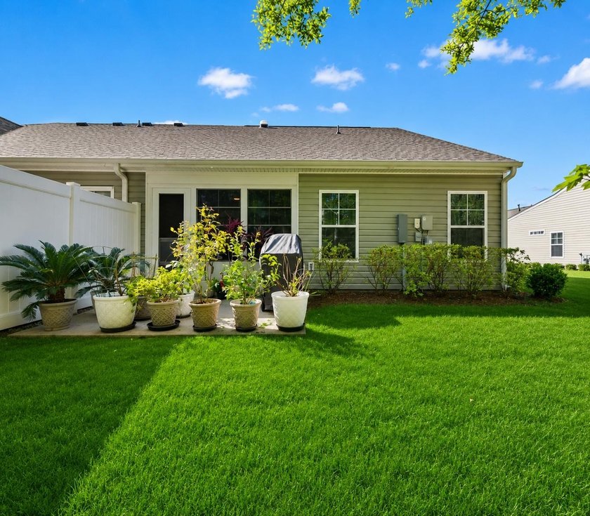 Here's your chance to live in a Palm Lakes community! It's - photo 11