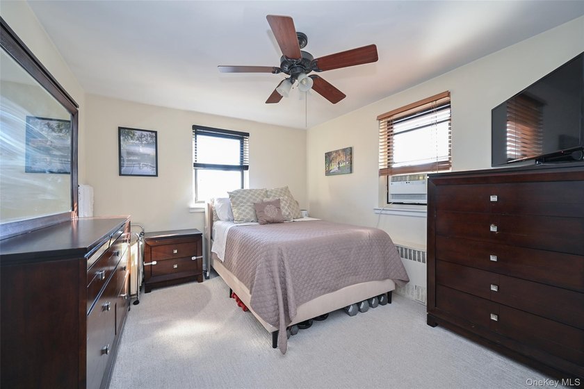 New to market! Second-floor 2-bedroom garden-style co-op - photo 12