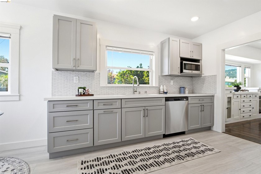 One lot, two renovated detached homes in Oakland's vibrant - photo 15