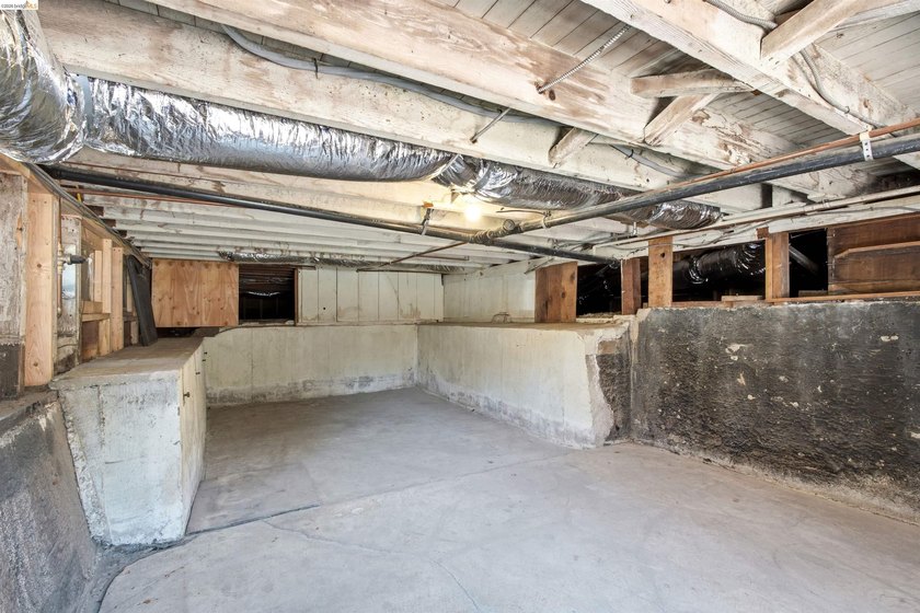 One lot, two renovated detached homes in Oakland's vibrant - photo 34