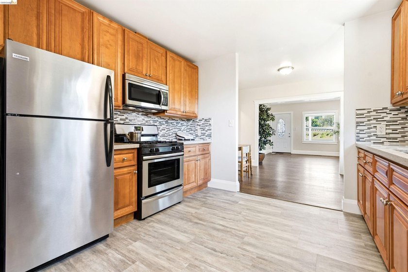 One lot, two renovated detached homes in Oakland's vibrant - photo 45
