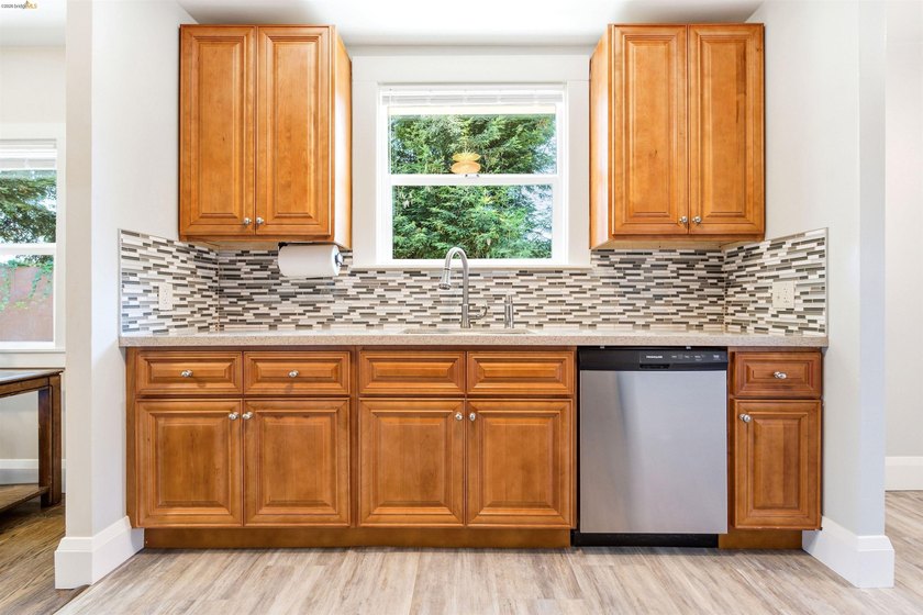 One lot, two renovated detached homes in Oakland's vibrant - photo 46