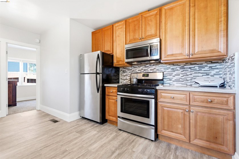 One lot, two renovated detached homes in Oakland's vibrant - photo 48
