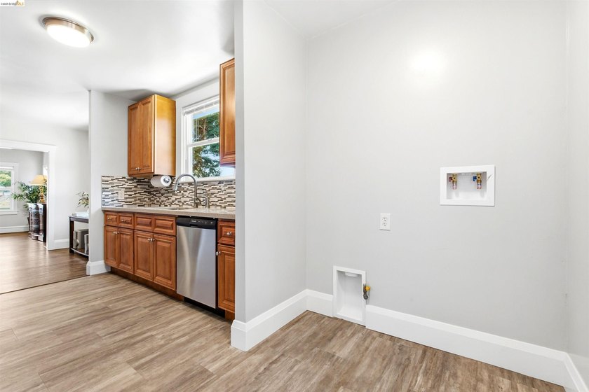 One lot, two renovated detached homes in Oakland's vibrant - photo 49