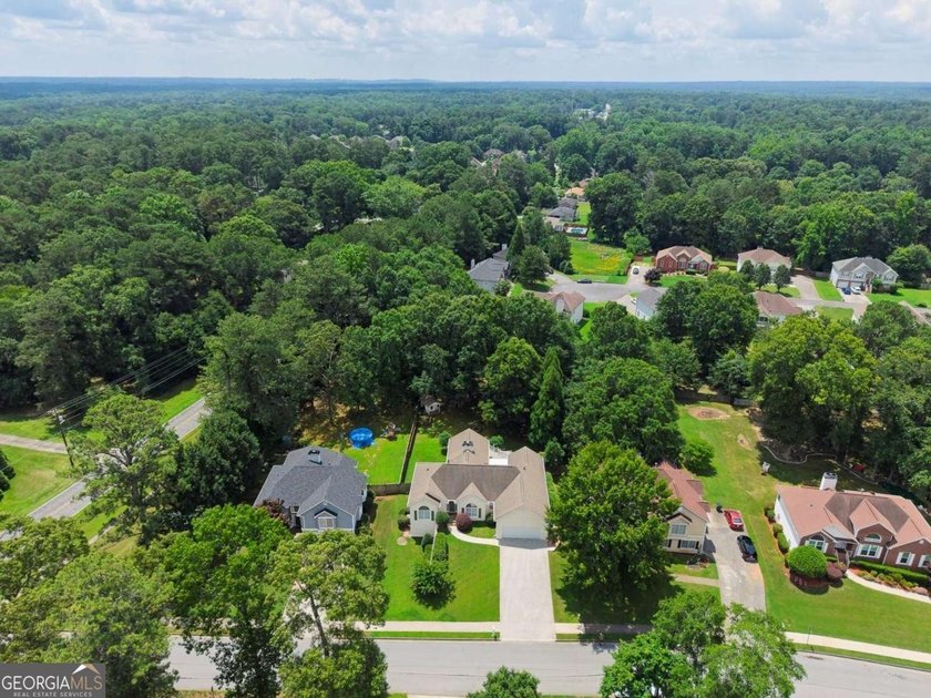 Are you looking for a home with a large private backyard and no - photo 4