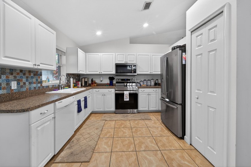This charming property is located in the heart of Fort Pierce! - photo 16