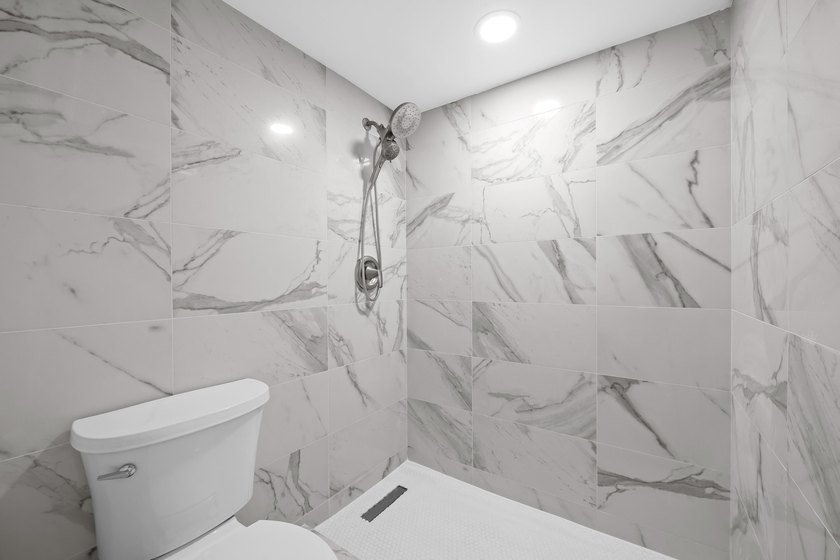 Beautifully renovated corner-unit townhome featuring 2 bedrooms - photo 17