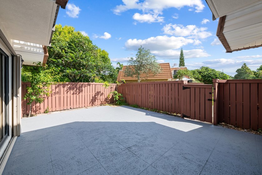 Beautifully renovated corner-unit townhome featuring 2 bedrooms - photo 21