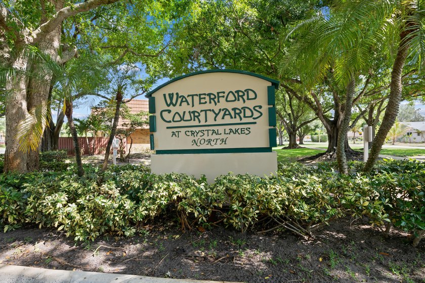 Beautifully renovated corner-unit townhome featuring 2 bedrooms - photo 26