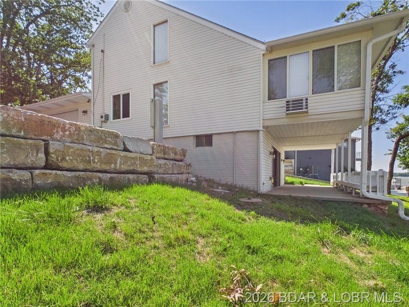 ***MOTIVATED SELLERS*** Lake living is easy in this beautiful - photo 8