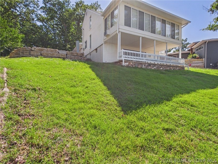 ***MOTIVATED SELLERS*** Lake living is easy in this beautiful - photo 9