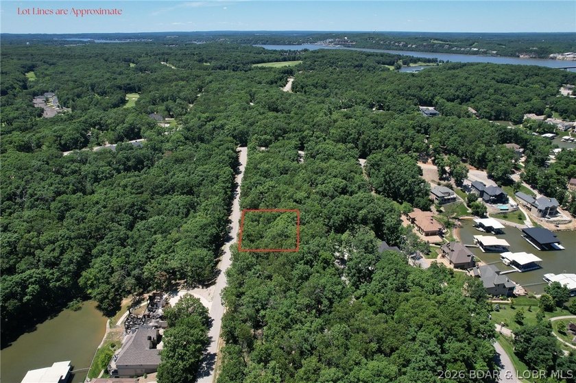 Extremely nice buildable lot in Porto Cima with access from two - photo 2