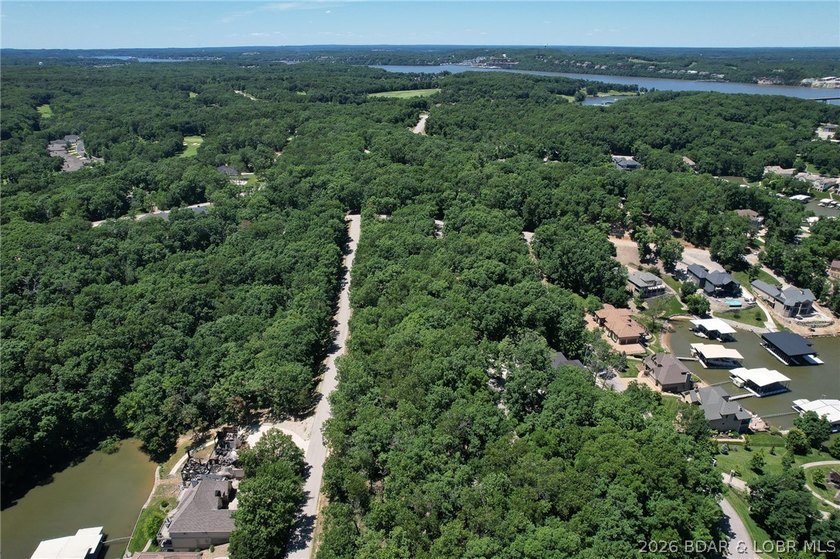 Extremely nice buildable lot in Porto Cima with access from two - photo 5