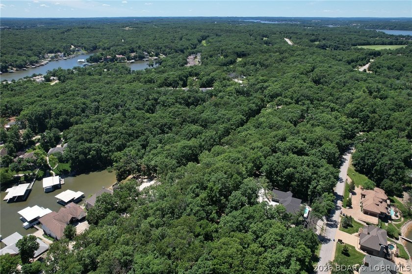 Extremely nice buildable lot in Porto Cima with access from two - photo 6