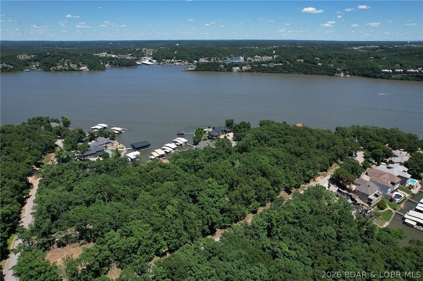 Extremely nice buildable lot in Porto Cima with access from two - photo 10