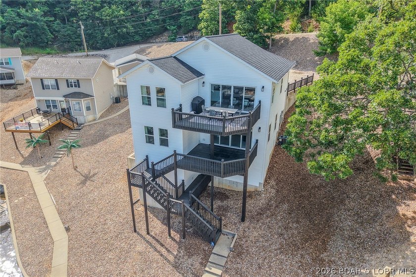 Absolutely charming lake home completely remodeled with great - photo 7