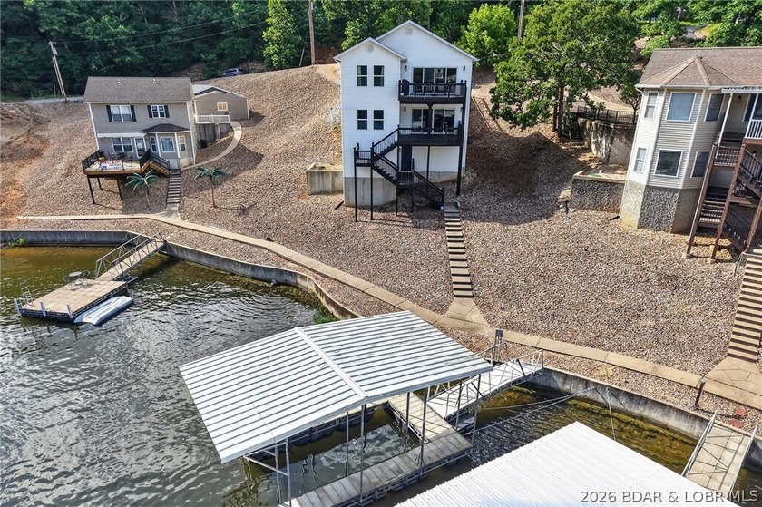 Absolutely charming lake home completely remodeled with great - photo 10
