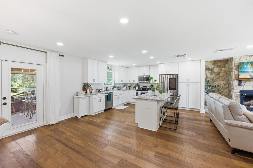 Welcome to this beautifully renovated 3-bedroom, 2-bath home in - photo 16