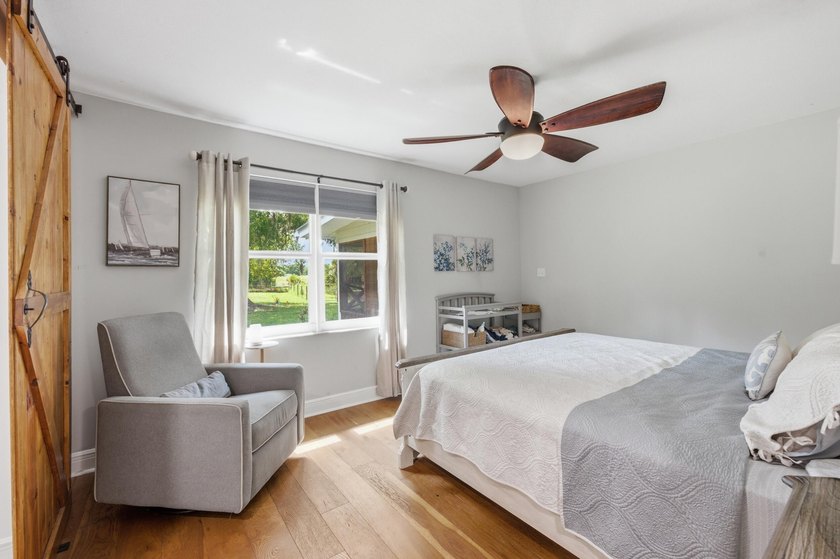 Welcome to this beautifully renovated 3-bedroom, 2-bath home in - photo 18