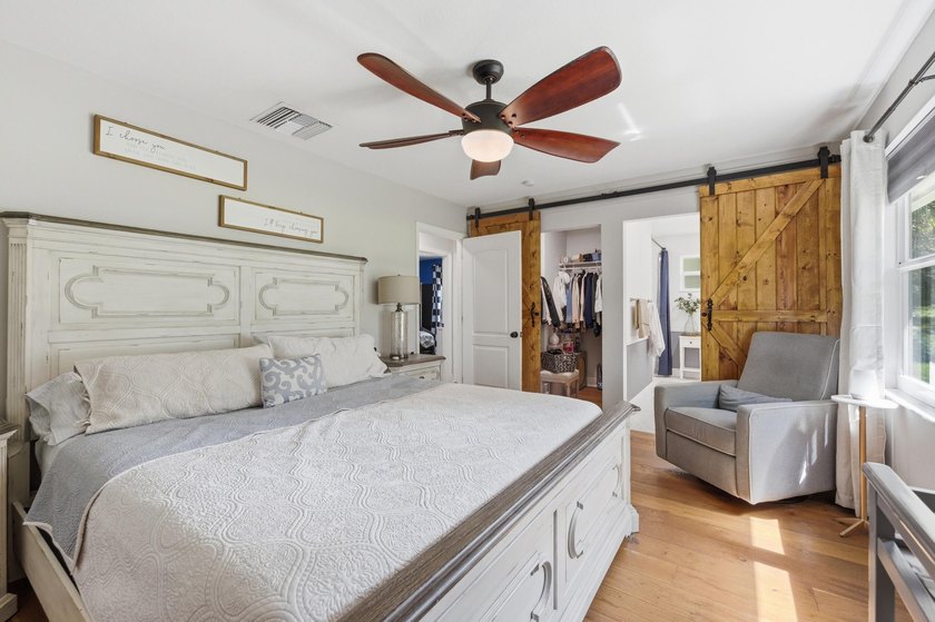 Welcome to this beautifully renovated 3-bedroom, 2-bath home in - photo 19