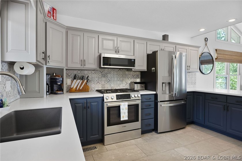 The ultimate Lake of the Ozarks retreat awaits at this premier - photo 8