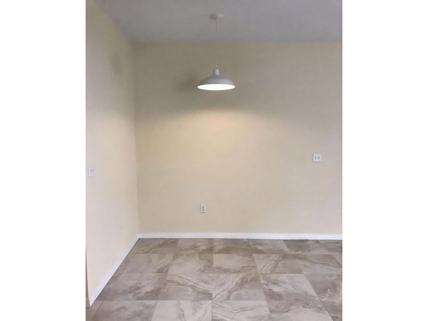 This multi-unit building Great Rental Income with 4 individual - photo 9