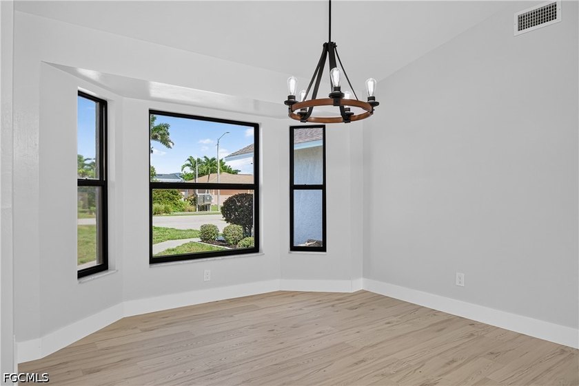 Thoughtfully renovated from top to bottom, this 3-bedroom - photo 22