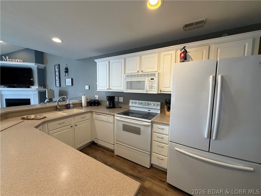4 bedroom, 3 full bath *Executive' Floor plan is a rare - photo 5