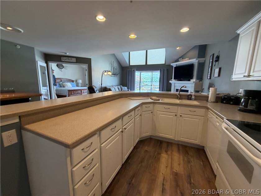 4 bedroom, 3 full bath *Executive' Floor plan is a rare - photo 6