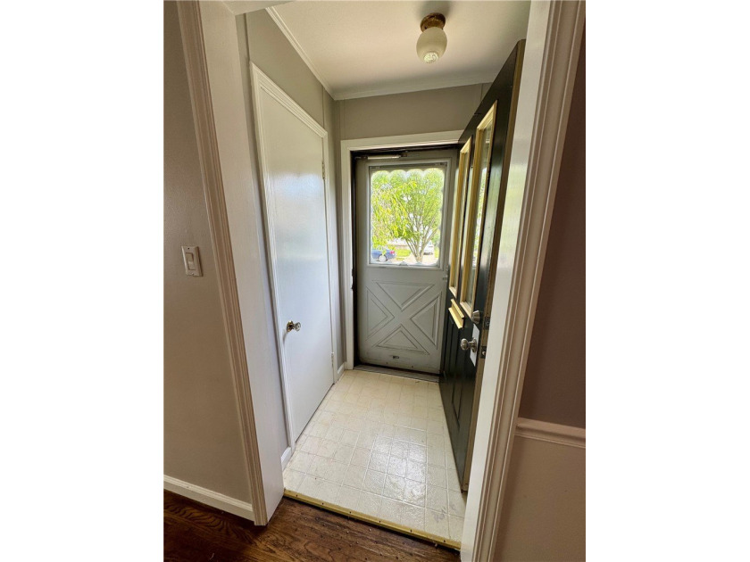 Welcome to 347 Stillwell Avenue, a charming Village of Kenmore - photo 10