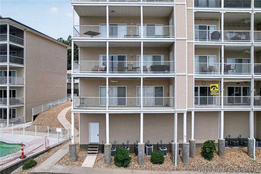Lake front life never looked so good! Check out this 3 bedroom 2 - photo 5
